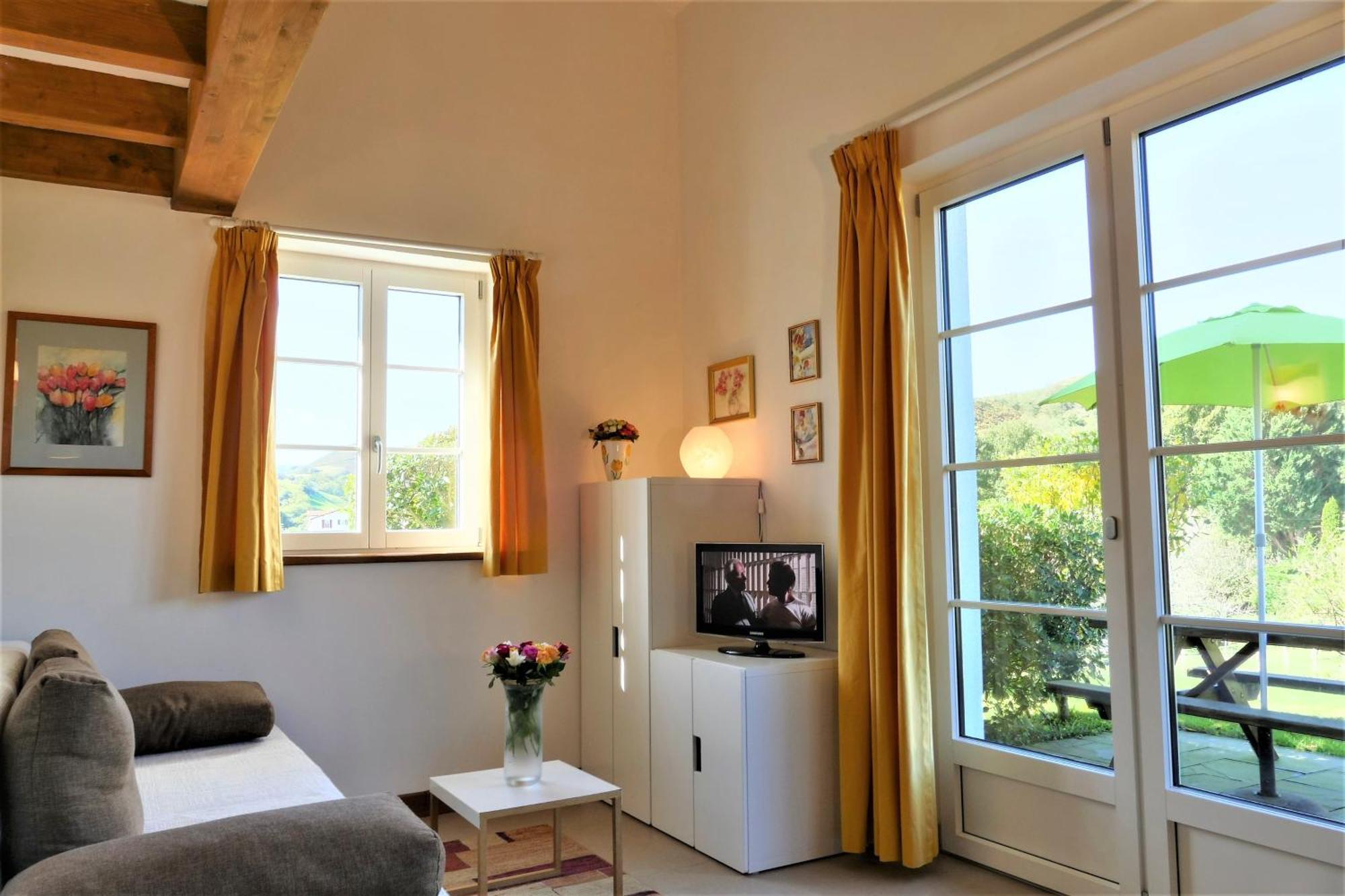 Baskoparadis I Eco-Gites I Calme I Vue I Anes I Jardin I Montagne I Nature Louhossoa Quarto foto